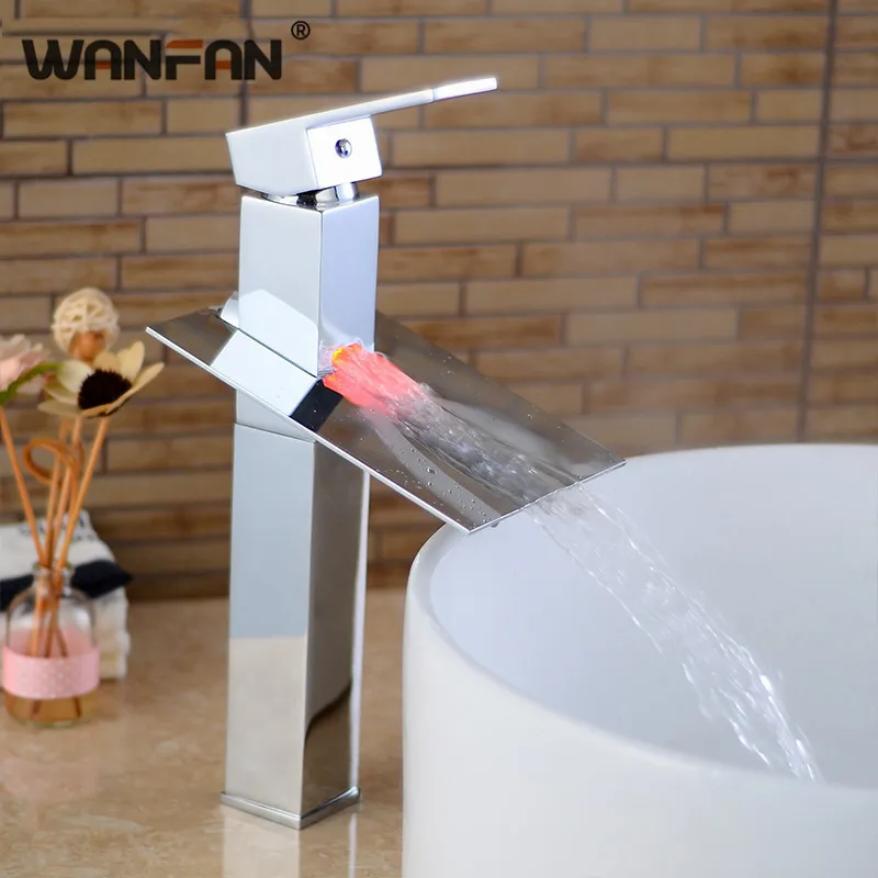 Светодиодный смеситель Водопад для ванной комнаты хромированная отделка