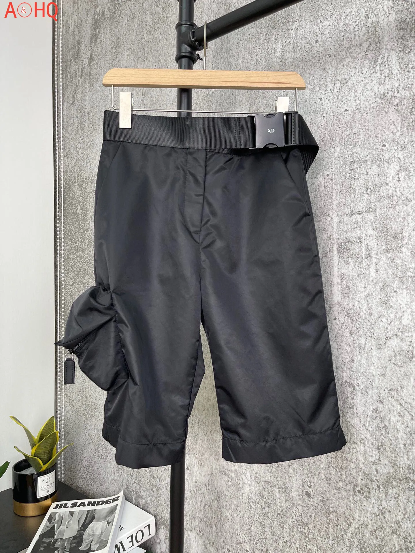 

Новинка лета 2021, роскошный бренд, дизайнерские черные модные шорты, мужские трендовые темпераментные свободные удобные пятиконечные брюки ...