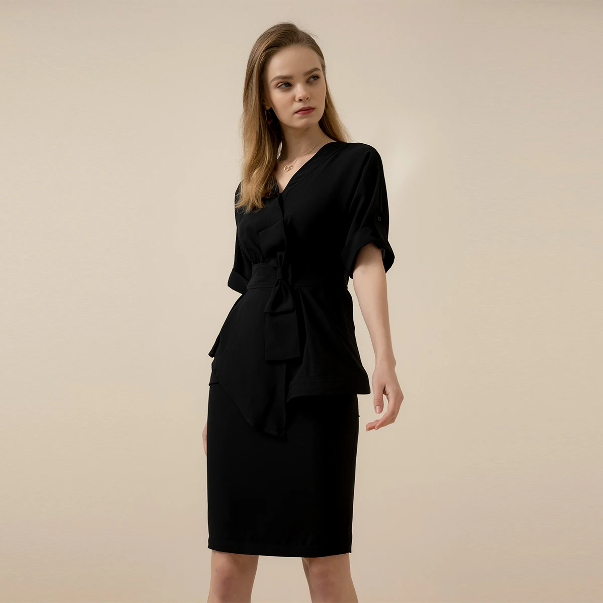 

V-neck slim top skirt suit spring and summer new women's fashion temperament professional two-piece suit
