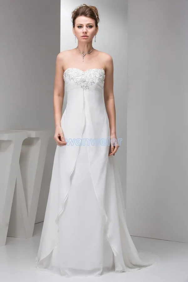 Женское шифоновое платье подружки невесты белое с бисером и шлейфом Модель 2016