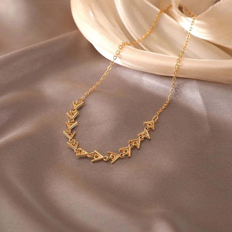 

Triangle Fishbone Clavicle Necklace Women Choker Simple Female Necklaces Ladies Jewelry Gold Color Trendy European Party Collie
