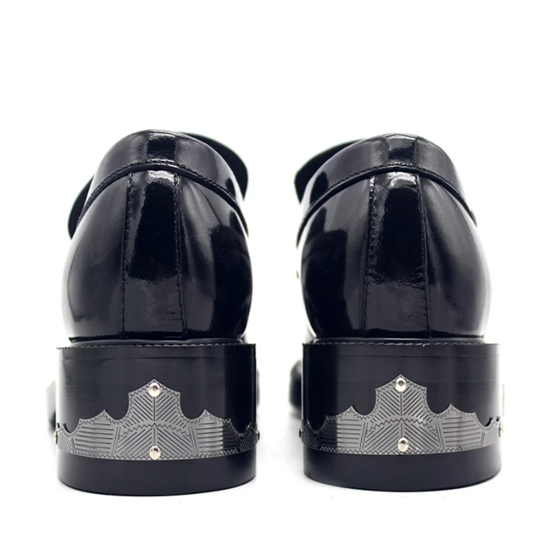 Мокасины ручной работы из 2020 натуральной кожи с металлическим украшением и