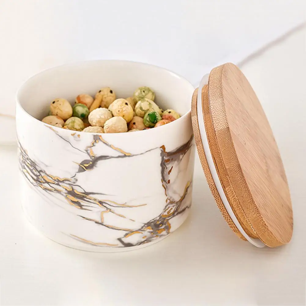 Шикарные бутылки и банки с мраморным узором деревянной крышкой минималистичные