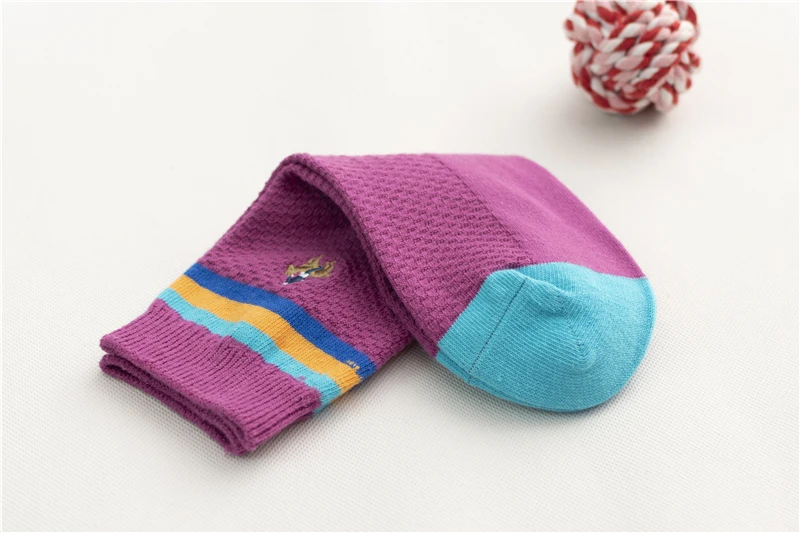 The new style of women's stripes in autumn and winter in 2022, embroidered pure cotton socks, ladies'leisure socks