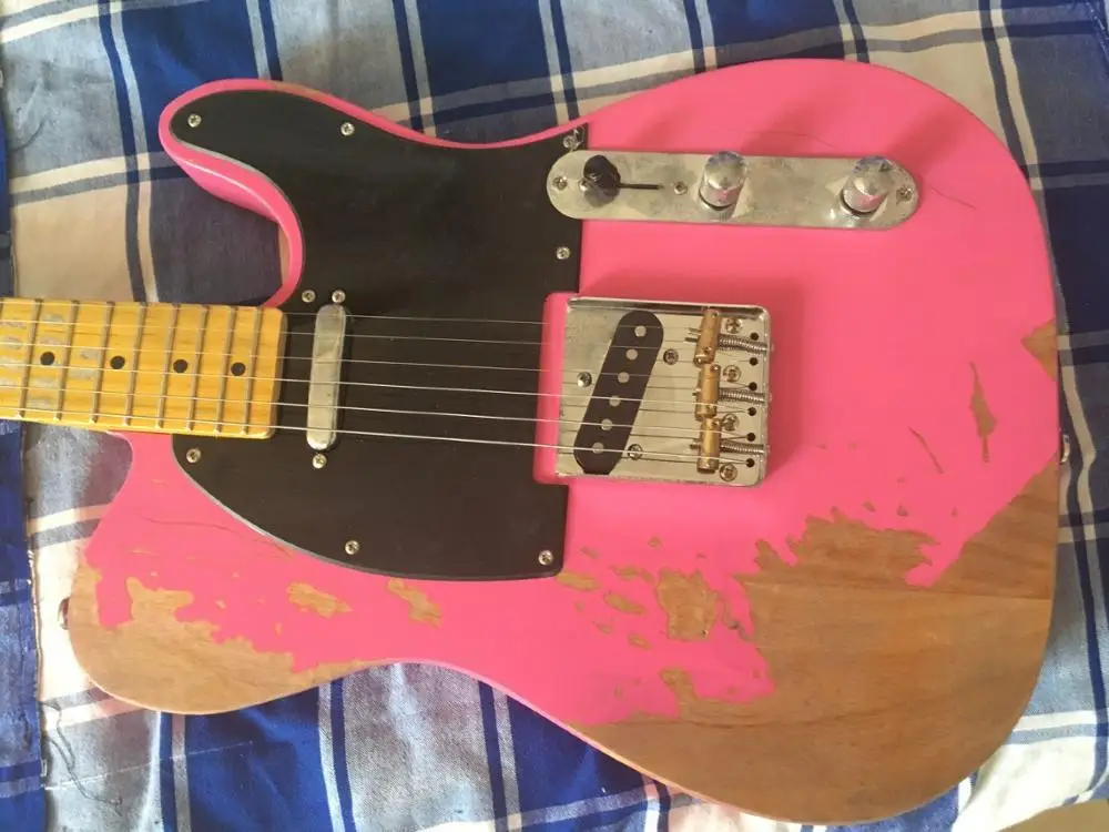 Самая большая ручная релейная студия. Состаренная розовая электрогитара ручной