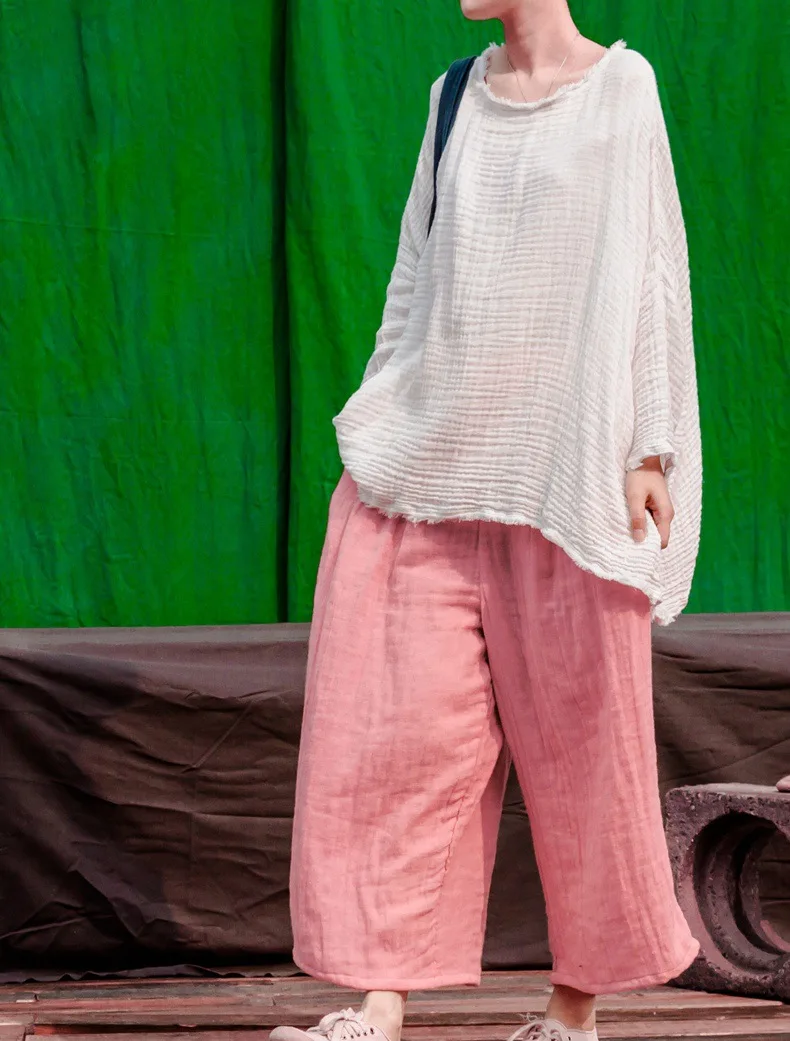 Футболка женская однотонная из мягкого хлопка с потертостями и