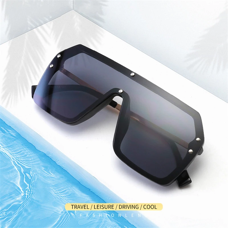 

2021 Fashion Oversize Style Rivets Sunglasses Modern Women Vintage Brand Design Sun Glasses Oculos De Sol UV400