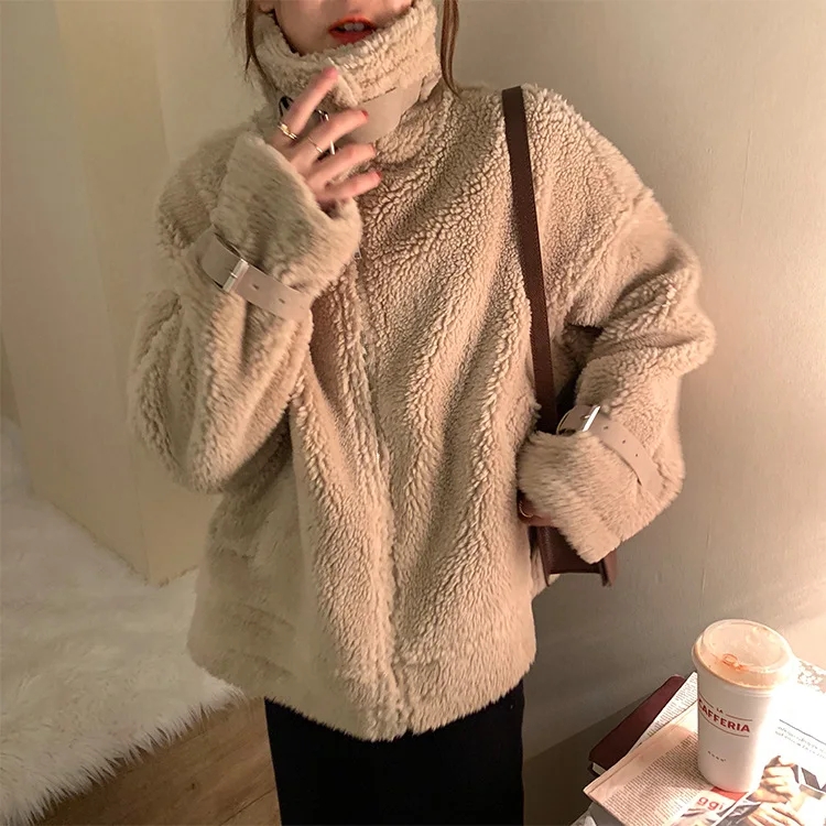 Женское короткое пальто из комбинированной замши 2019 зимнее теплое овчины