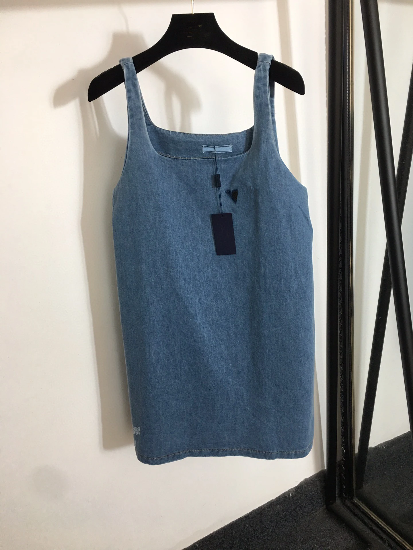 

High Quality Luxury Summer Sexy Women Metal LOGO Triangle Label Casual All-match Denim Suspender Dress