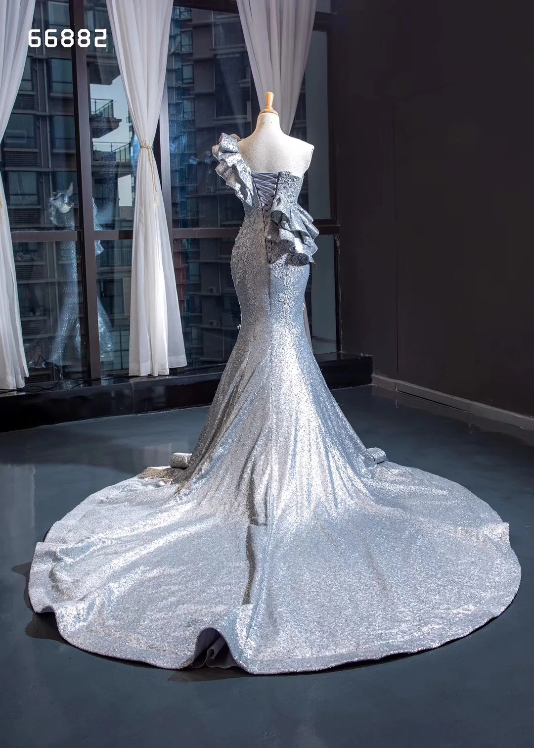 

Plus Size Custom Made Ruffles Top Silver Gray Sequined Evening Dresses Mermaid Formal Women Holiday Wear Celebrity Party Gowns