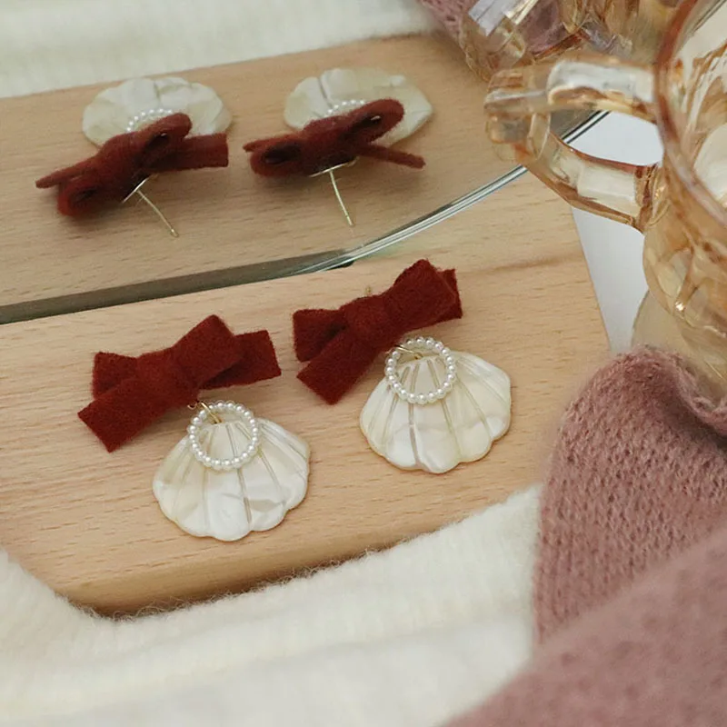 

2021 Vintage Sweet White Red Wine Velvet Bow Hairball Love Earrings Cute Long Drop Earrings for Women Girls Festival Gifts