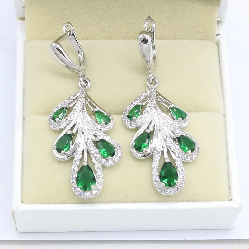 Женский ювелирный костюм серебряного цвета с зеленым цирконом белым кристаллом