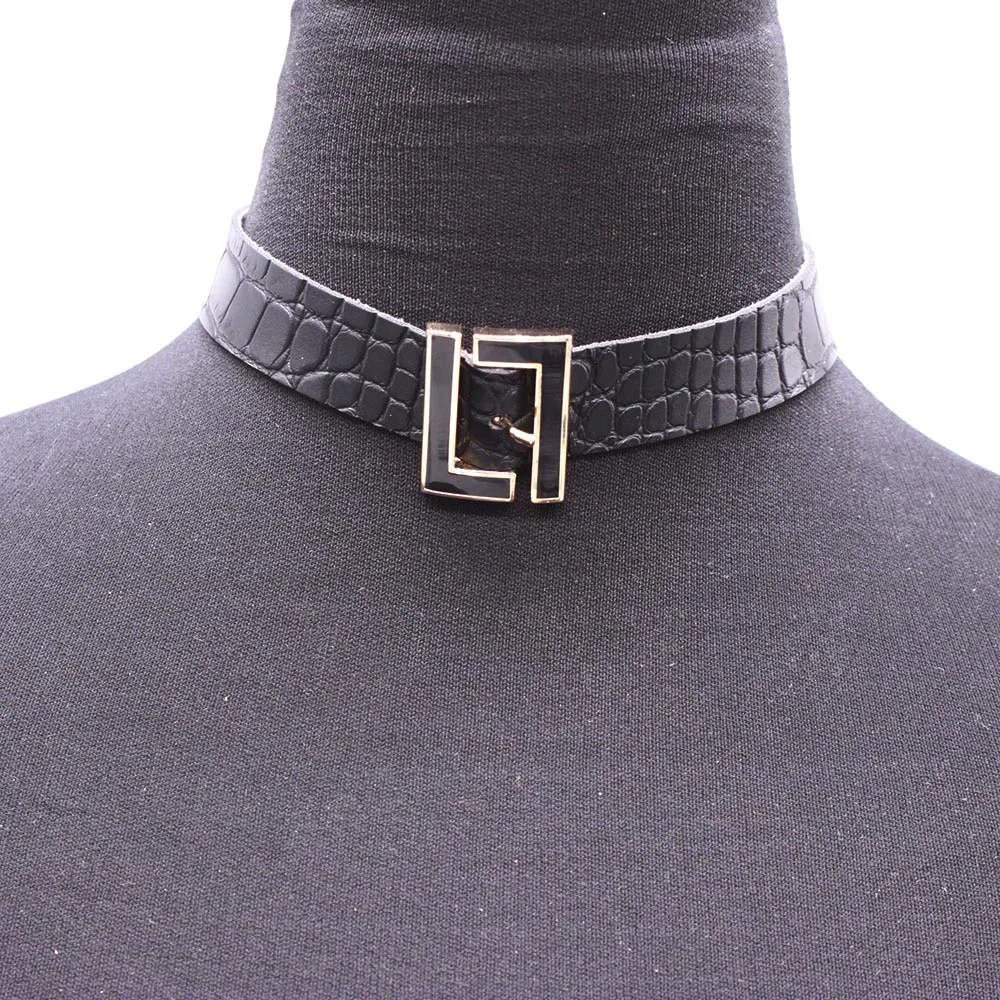 Женский широкий кожаный браслет с трещинами черное геометрическое