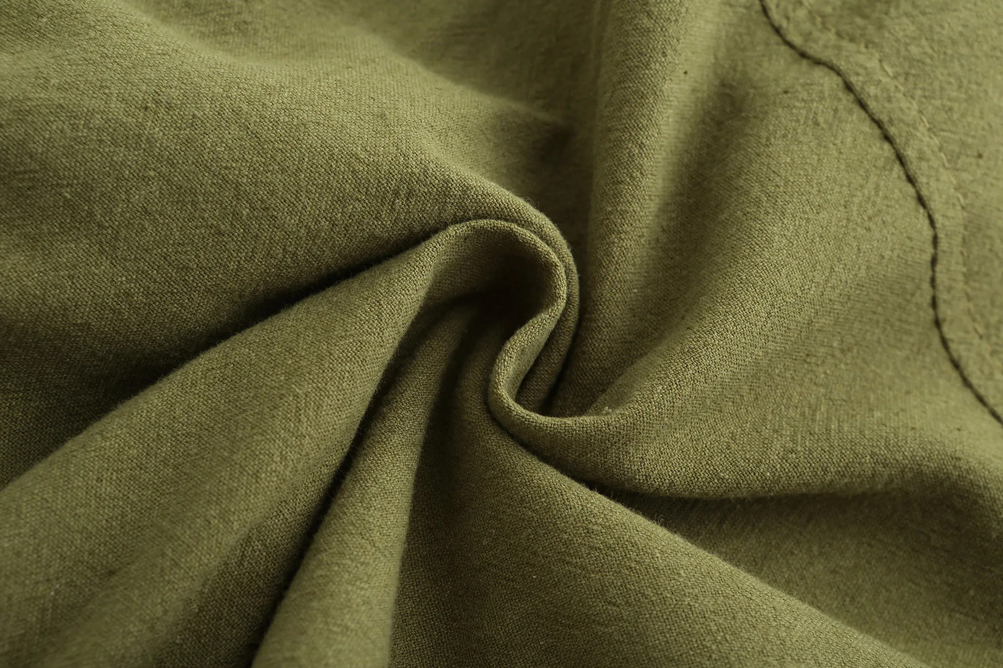 Женский комбинезон с эполетами в стиле милитари двумя карманами и поясом одежда