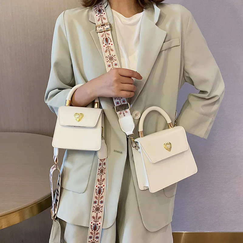 2019 new broadband women's Korean version (size) is simple and easy to carry oblique satchel bag with a single shoulder | Багаж и