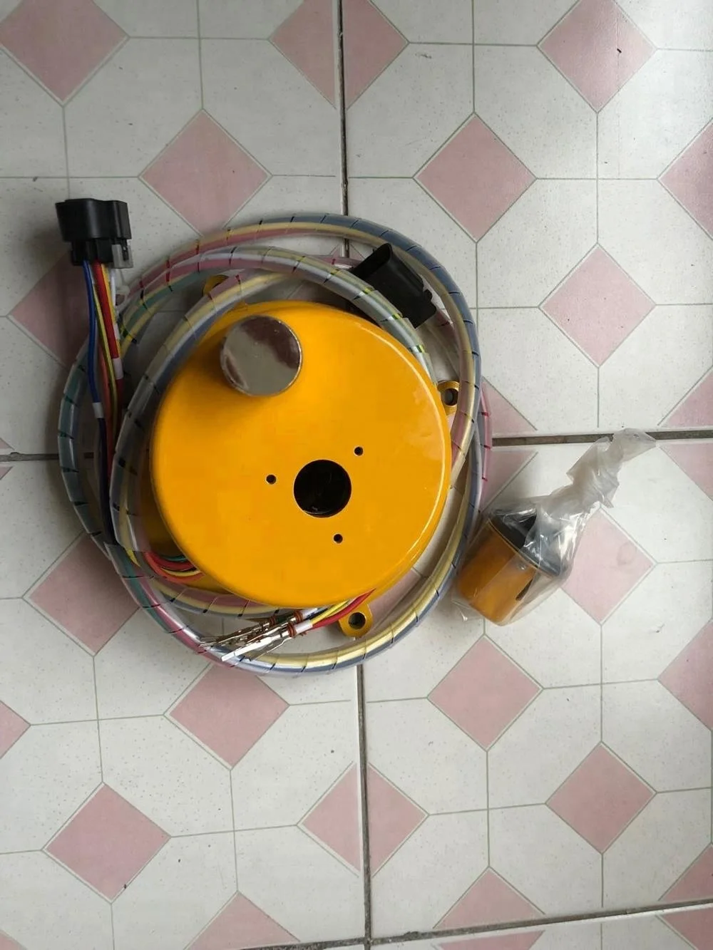 

China manufacturer genuine spare parts brush assembly price for mobile truck crane QY50K