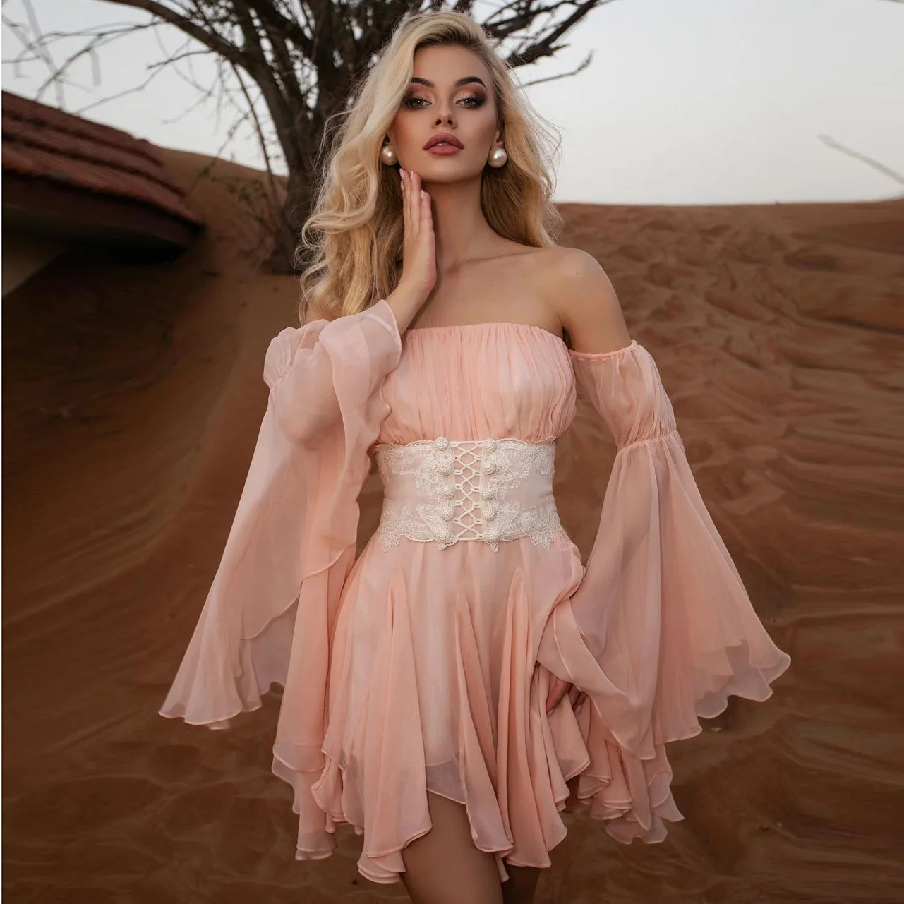 

Легкий розовый шифоновый платье с открытыми плечами и расклешенными рукавами пышными оборками мини-юбка с поясом-лентой, сексуальное плать...