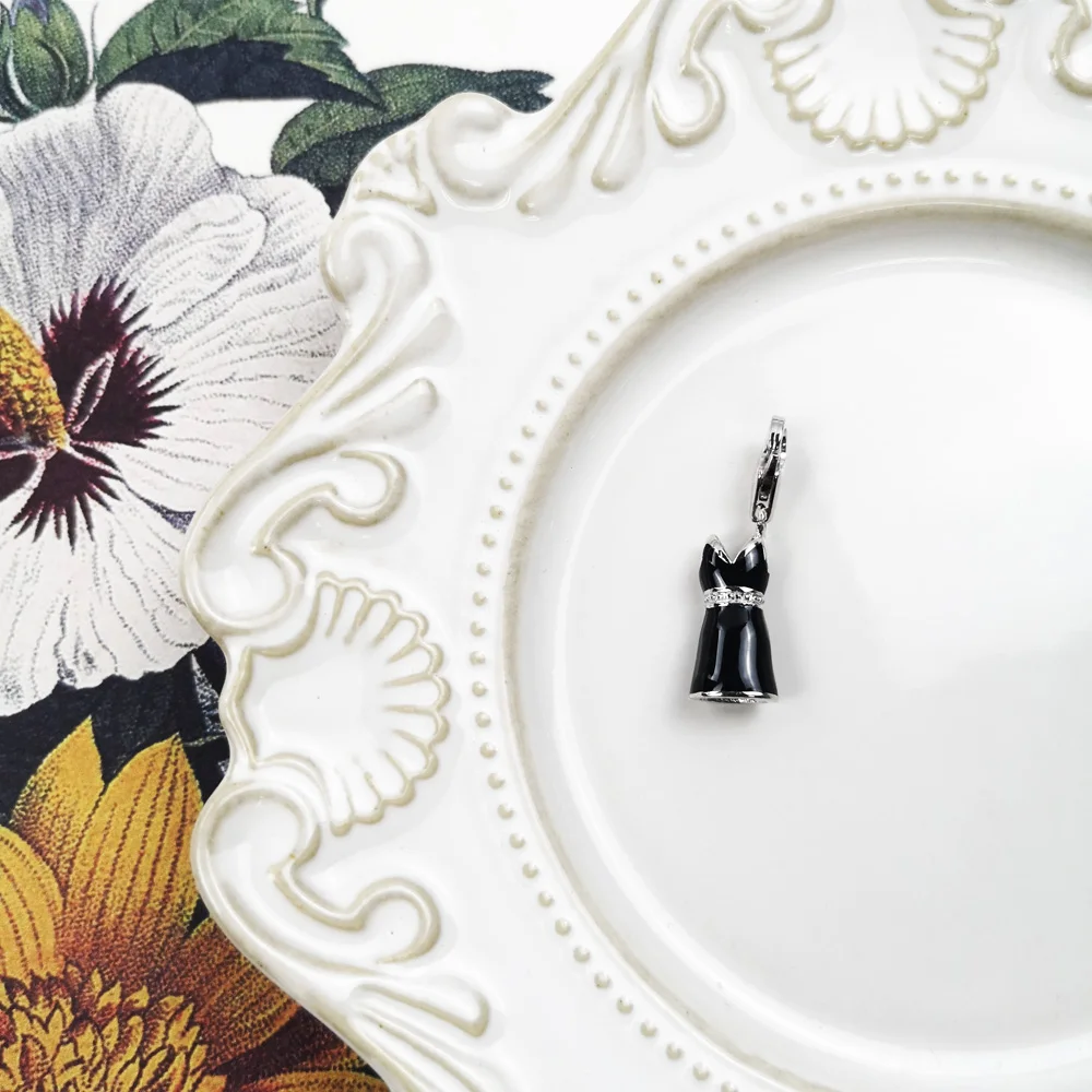 Подвеска в виде черного вечернего платья стильная модная брендовая бижутерия