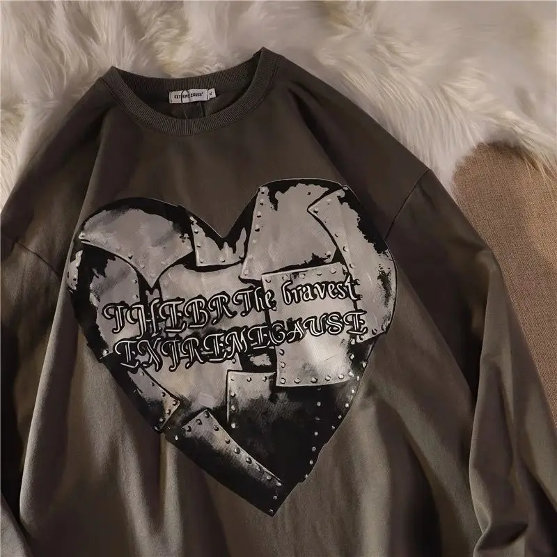 

Уличная одежда в Корейском стиле хип-хоп с буквенным принтом в форме сердца Свободный Повседневный пуловер оверсайз в стиле Харадзюку ретр...