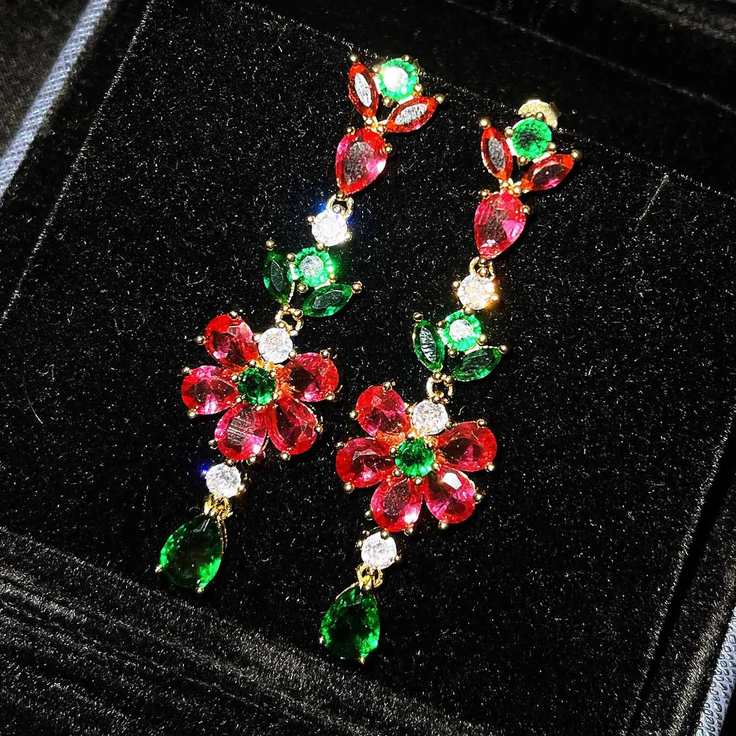 

Korean Dongdaemun Fashion Luxury Five Petal Flower Crystal Long Dangle Earrings Korean 925 Silver Earrings Female Feasts Jewelry