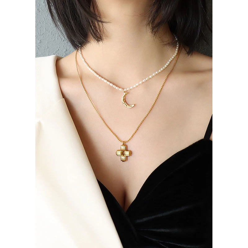 

2021 Newest Hollow Out Cross Pendant Men Fashion Elegant Gold Color Stainless Steel Clavicle Neckalces For Women Jewelry Gift