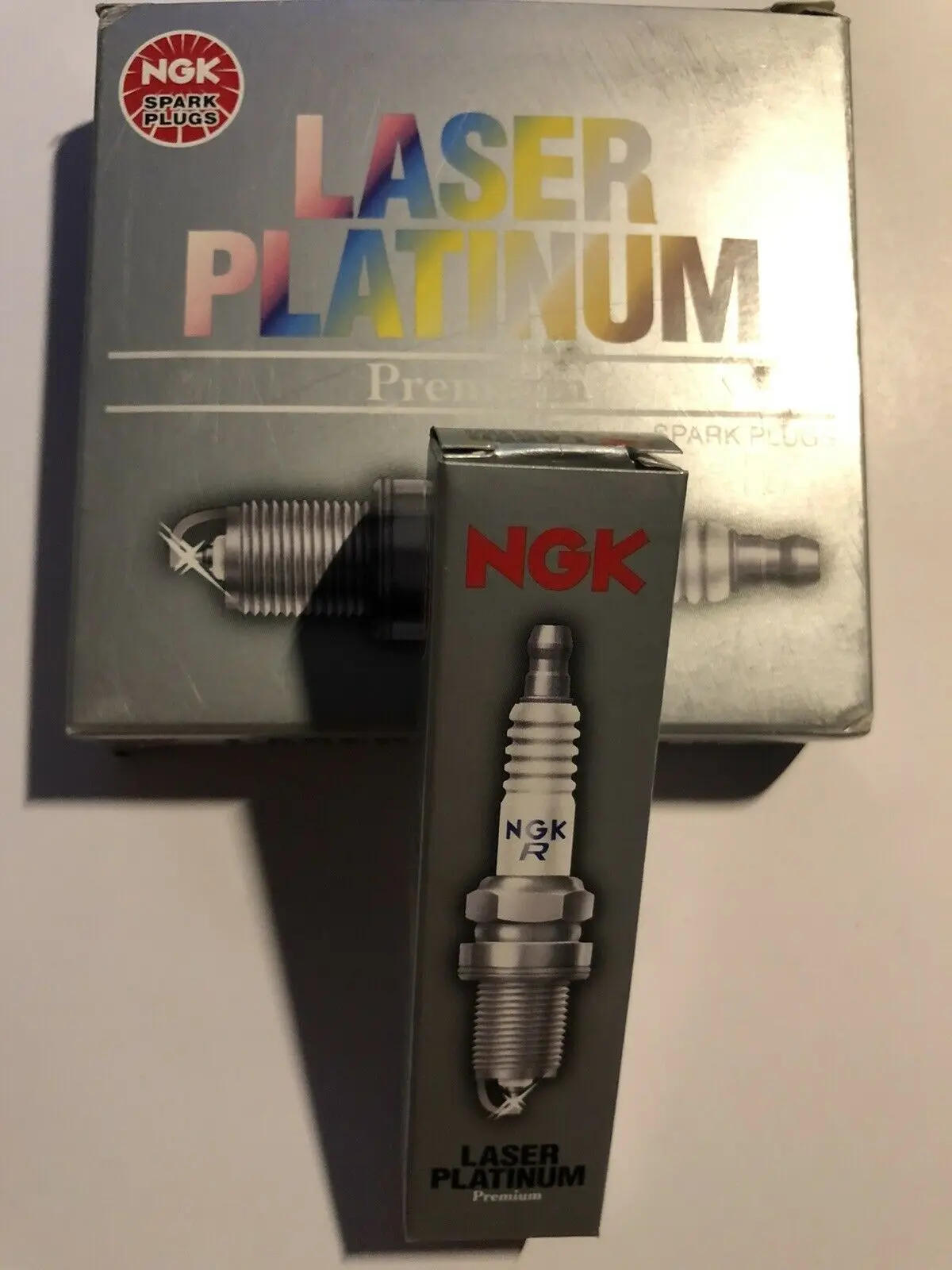 Бесплатная доставка в упаковке 10 шт. свечи зажигания NGK PLFR5A-11 6240 Лазерная Платина