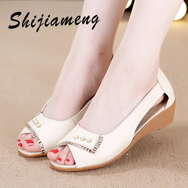 

Новинка 2021, сандалии для мам, женские летние кожаные туфли с открытым носком для женщин среднего и пожилого возраста, сандалии на плоской по...