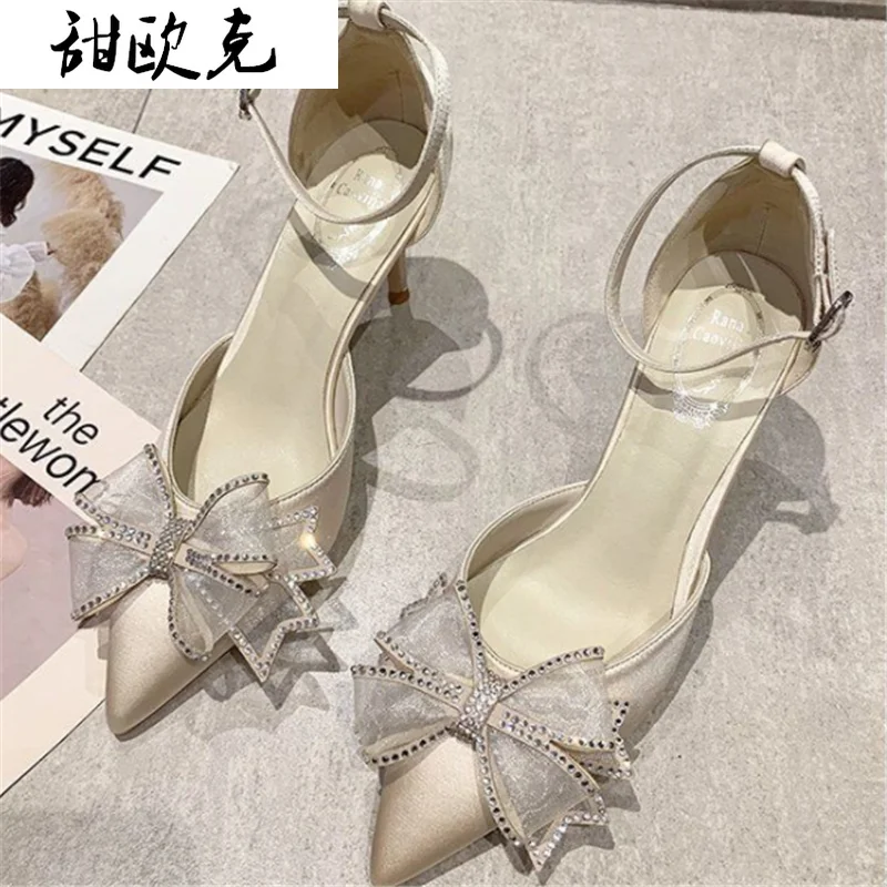 

2021 Summer Women Sandals Fashion Vintage Buckle Bow Rhinestone Women Stiletto Sexy Pointed Toe Outdoor Comfortable Women Shoes