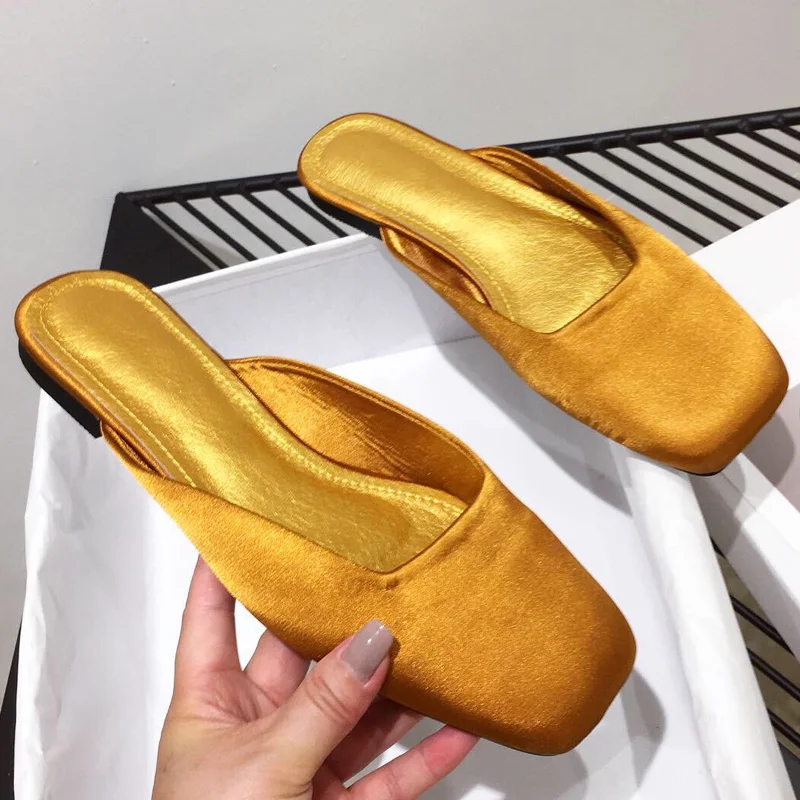 Женские шлепанцы на низком каблуке уличные без задника повседневные