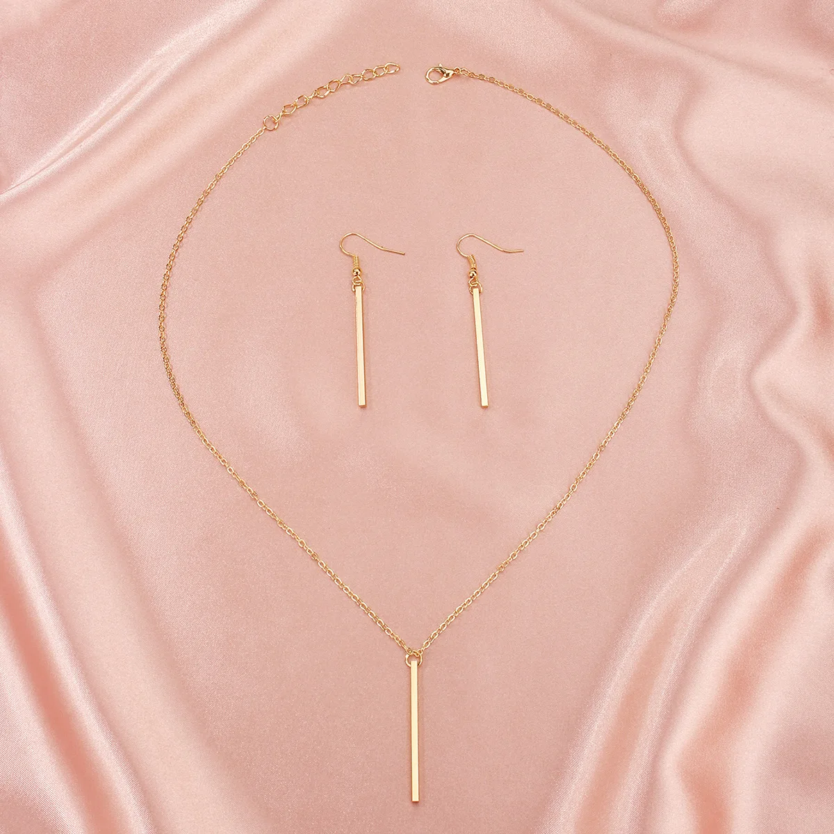 

1 Set Alloy Gold Necklace And Earrings Fashion Female Vertical Earrings Trendy Simple Necklace Jewelry Set for New Year Gift