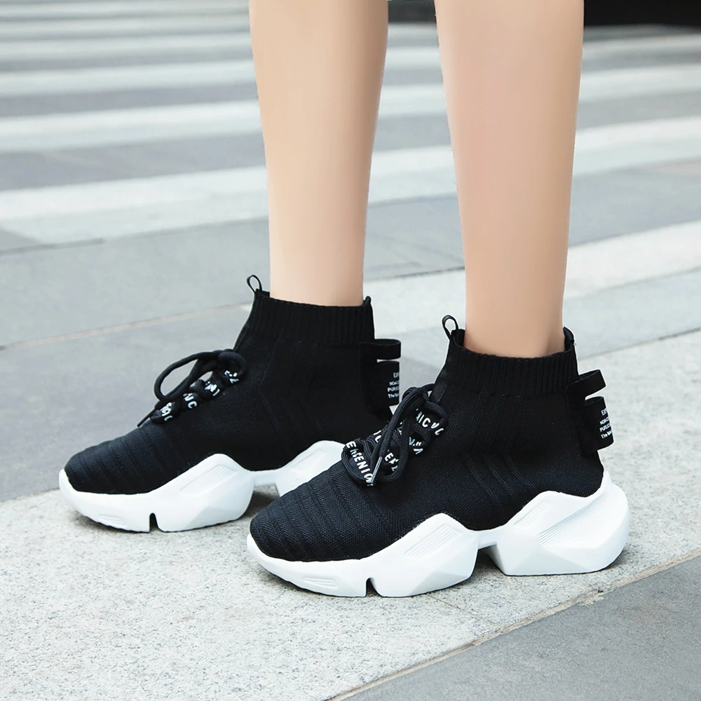 Новые осенние женские кроссовки столбики с высоким берцем черный носок