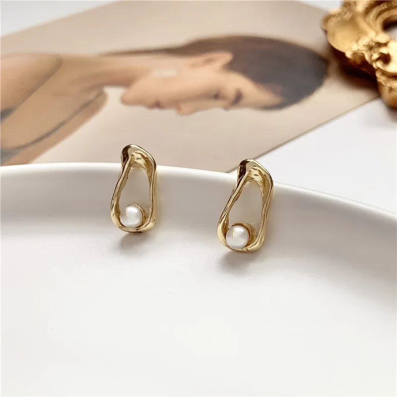 Корейский Новый темперамент простые маленькие нерегулярные серьги гвоздики с