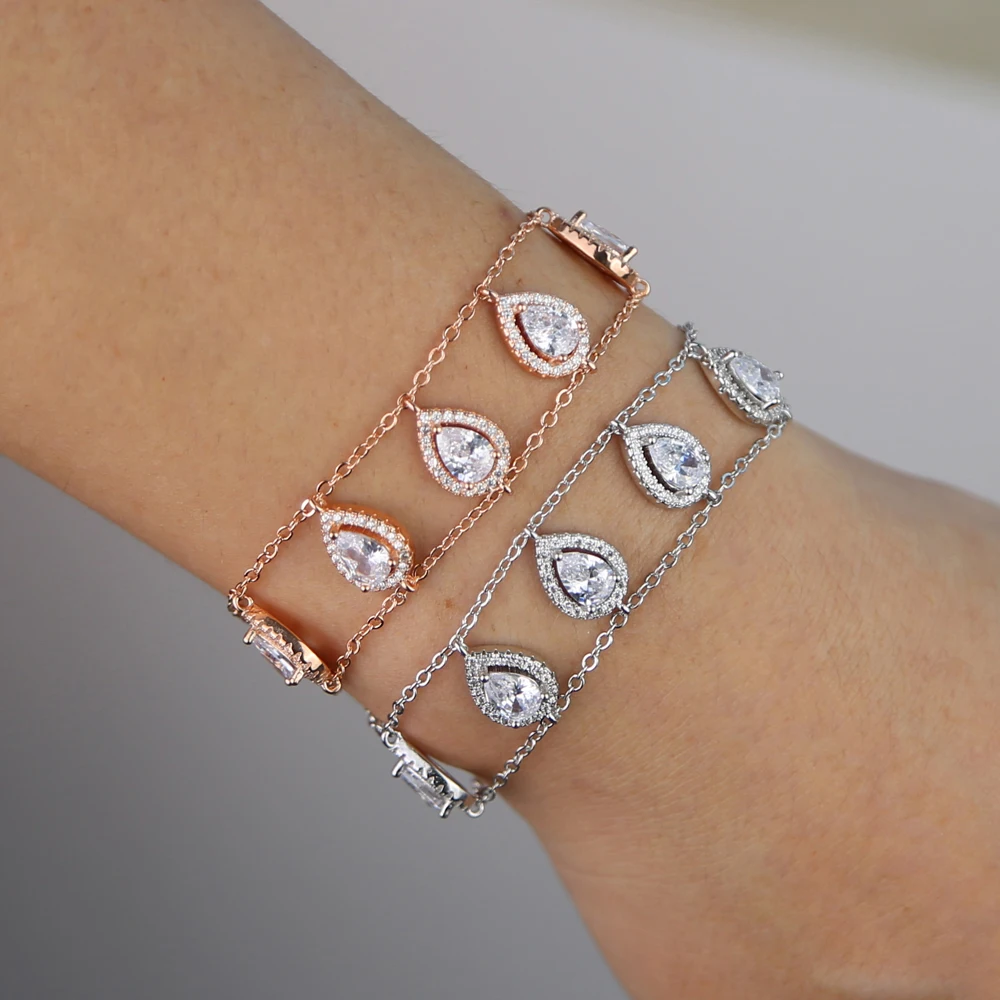 Браслет с двойными звеньями и фианитами украшение в виде капли со сверкающими