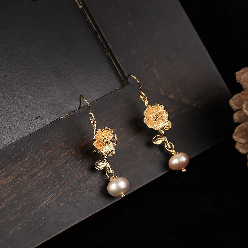 

Cute Shell Freshwater Pearl Flower Dangle Earrings for Women Delicate Plant Small Piercing Drop Earrings Christmas Jewelry EH010