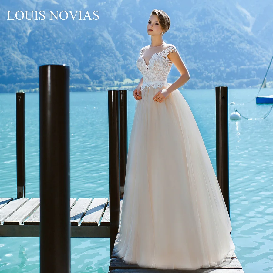 Свадебное платье принцессы Louis Novias Платье трапециевидного силуэта без рукавов с