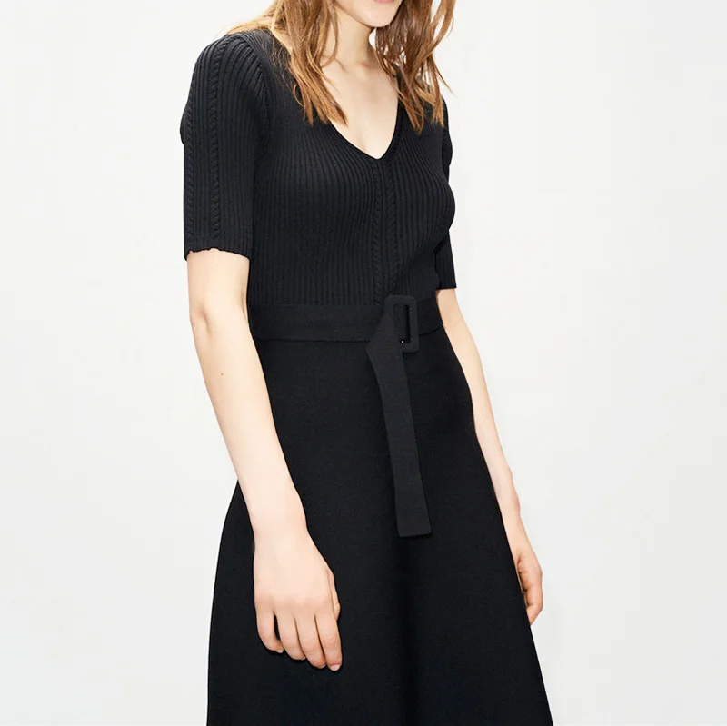 

Patads light luxury niche French autumn and winter new women's V-neck five sleeve knitted dress ro00324