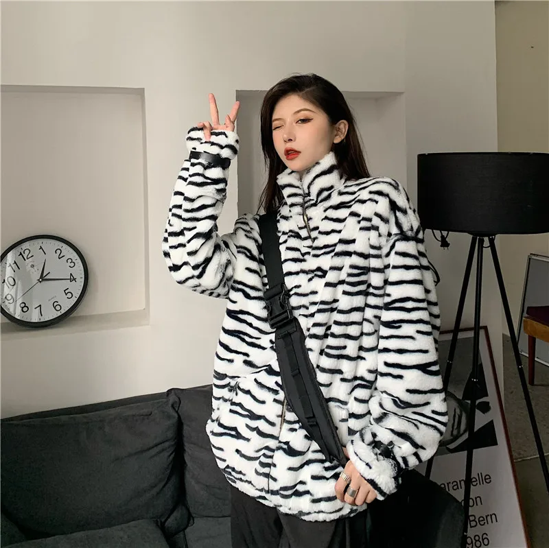 Rewind осенне-зимняя свободная Черно-белая плюшевая хлопковая куртка с принтом