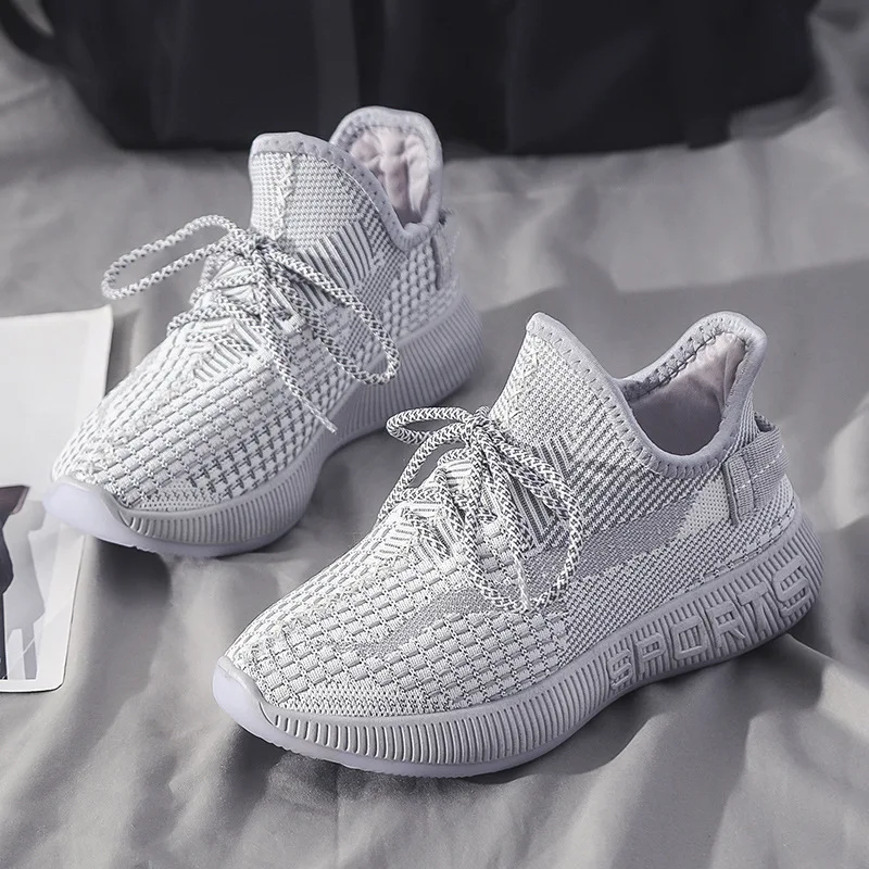 Женские кроссовки на толстой подошве белые плоской вулканизированной шнуровке