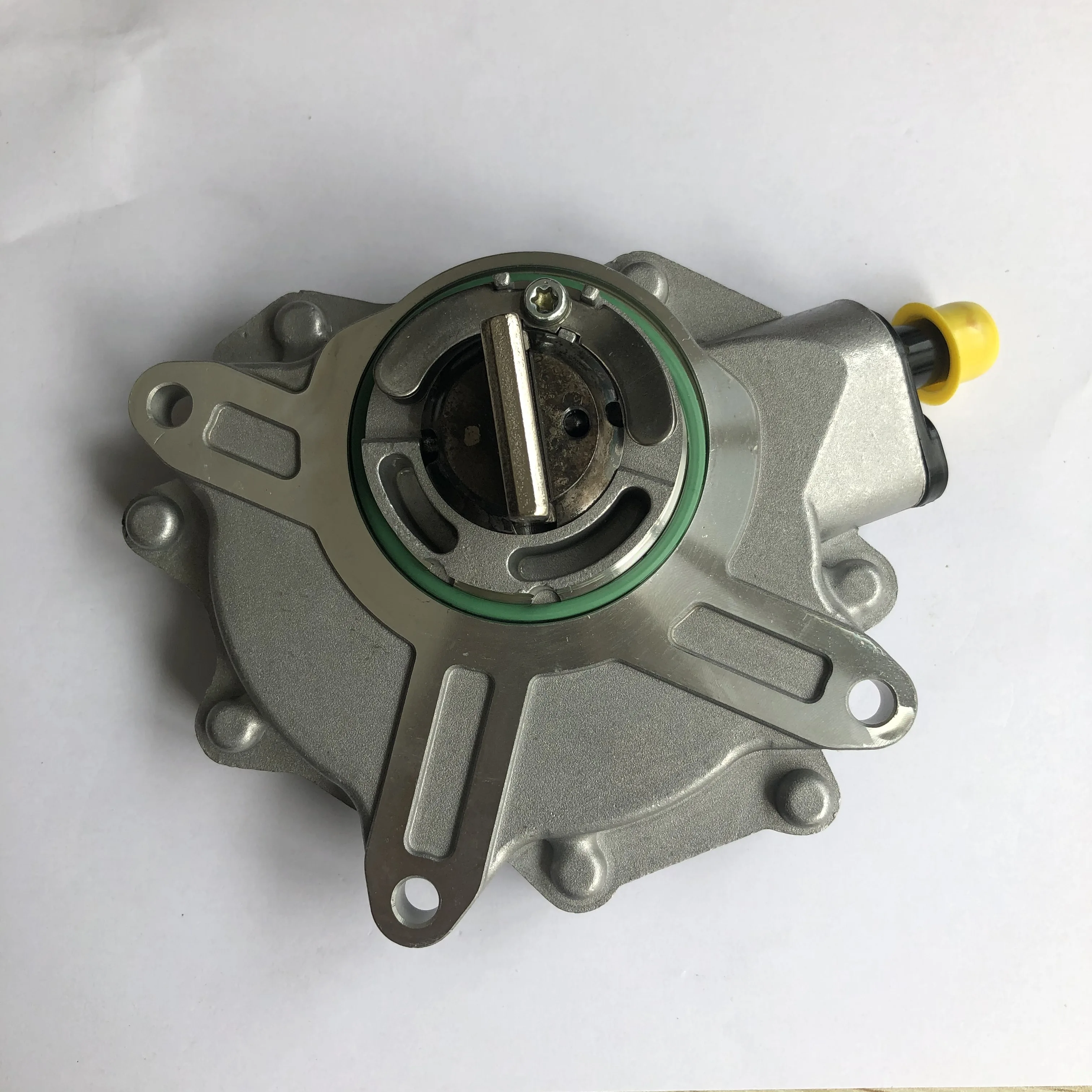Тормозной вакуумный насос 11667502656 Подходит для BMW E81 E83 E84 E85 E87 E46 E90 E93 E92 E91 |
