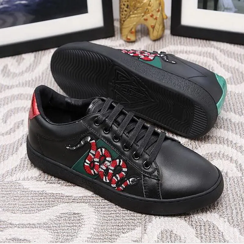 

Men Women Low Cut Bee Snake Embroidery Sneakers Luxury White Black Red Bottom Leather Designer Casual Shoes Size 35-46