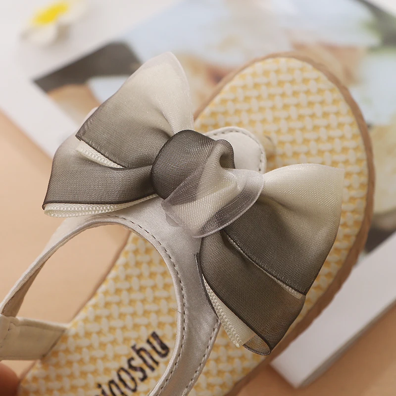 Детская обувь сандалии для девочек плоские пляжная с бантиком тапочки мягкой