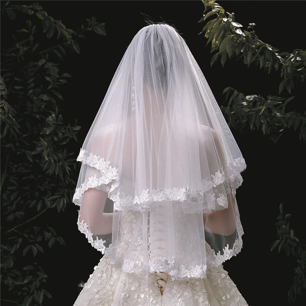 New Arrival 2 Layers Short Wedding Veils Embroidered Lace Edge White Ivory Colour Comb Veils Veu de Noiva