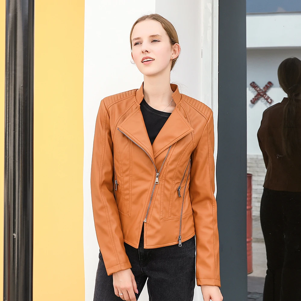 Куртка из искусственной кожи черная желтая потертая короткая верхняя одежда