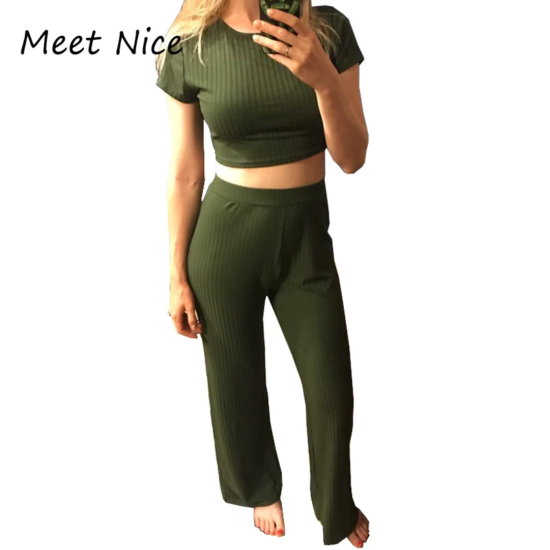 Женский комплект из двух предметов укороченный топ в рубчик с круглым вырезом и