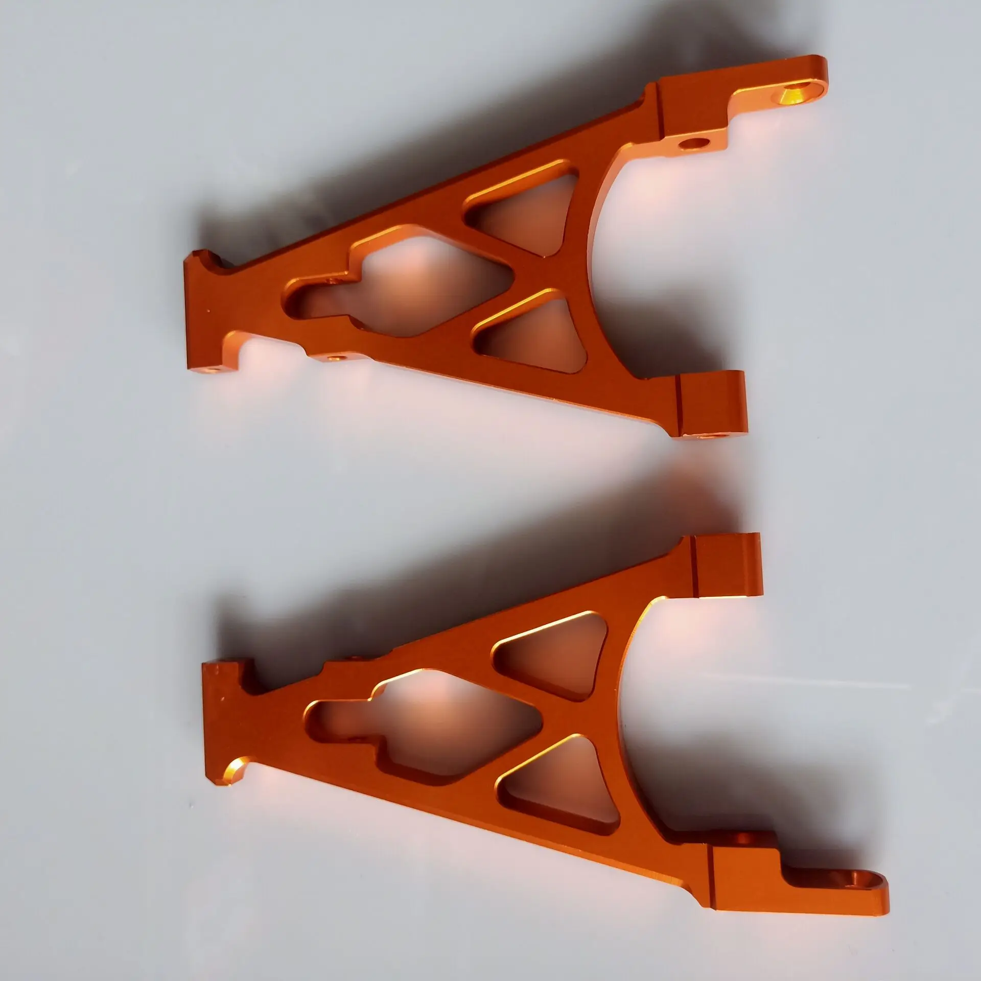 Ручной подвес CNC из сплава металла Задний амортизатор башня Кронштейн Поддержка