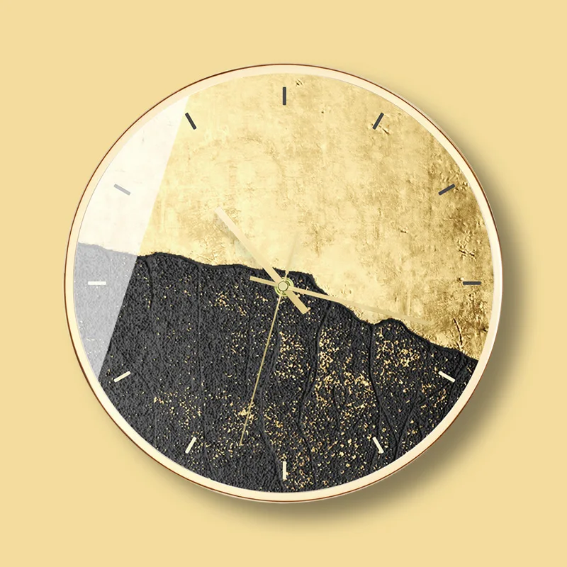 Настенные часы черного и золотого цвета простые современные настенные для