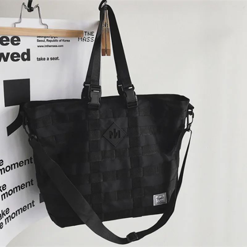 Трендовая сумка на плечо унисекс вместительная мужская сумочка прочная