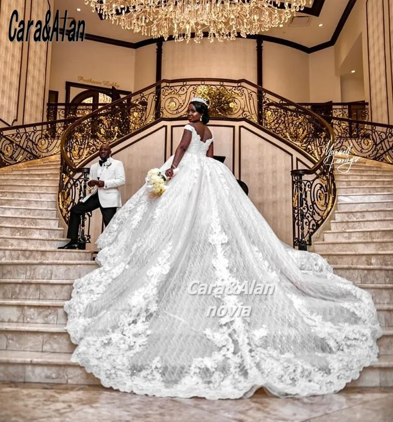 

Luxury Ball Gown Wedding Dress For Bride 2021 Off the Shoulder Arabic Princess Bridal Gowns Lae Sequin robe de soirée de mariage