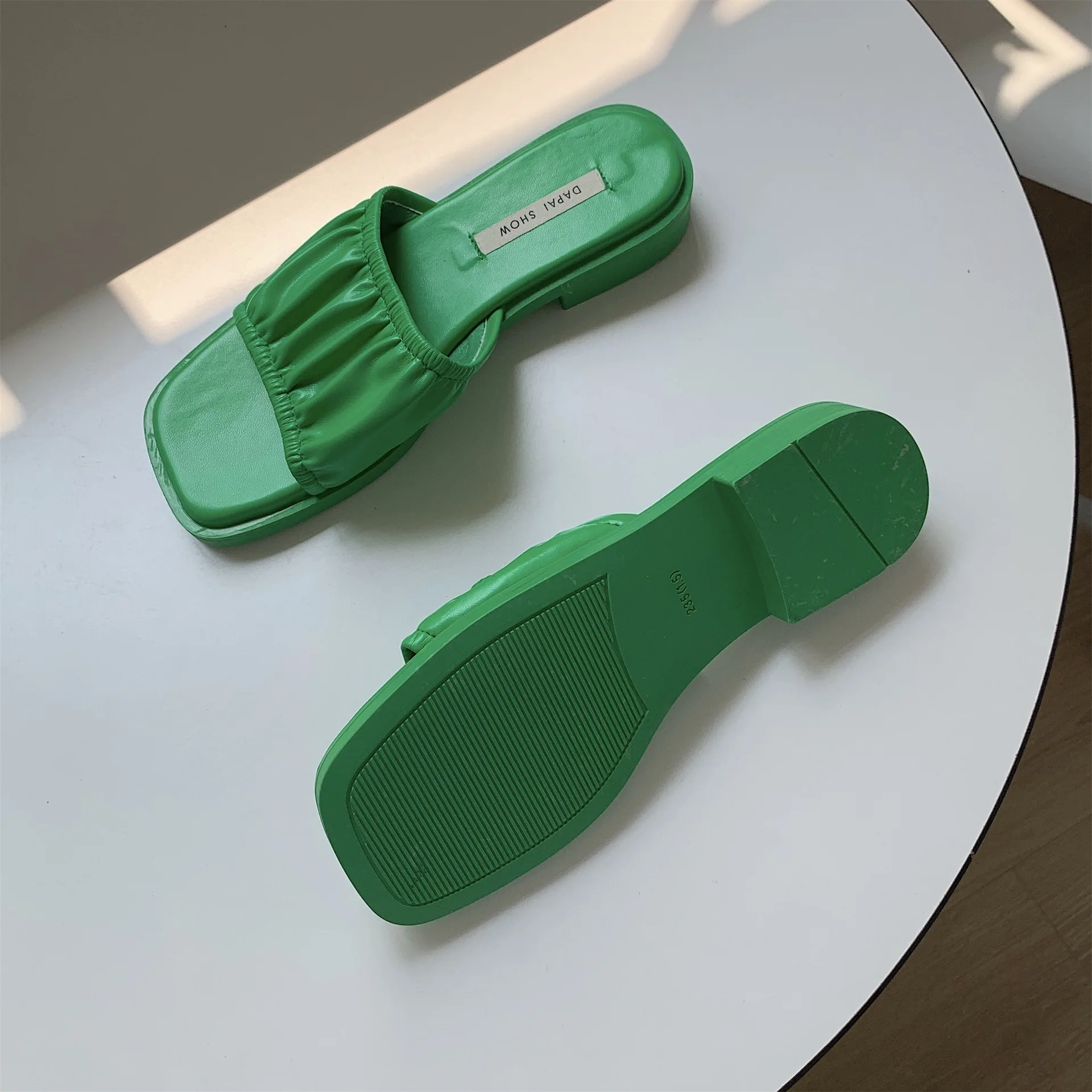 

Shoes Rubber Slippers Low Slipers Women Slides Square Toe 2021 Pleated Basic Hoof Heels Rome PU Fabric Rubber Slippers Shoes Wom