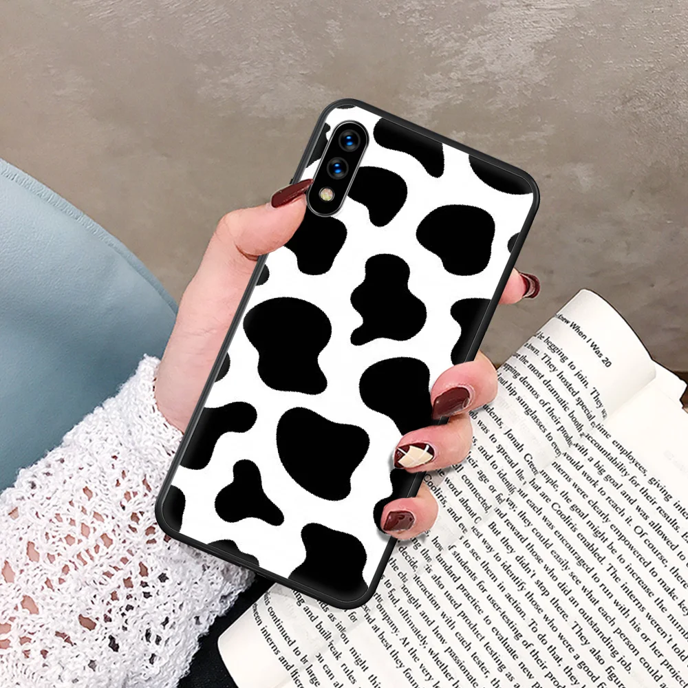 

Cow Pattern Milk Black White Phone Case For Huawei Honor 6A 7A 7C 8 8A 8X 9 9X 10 10i 20 Lite Pro Play black Bumper Painting